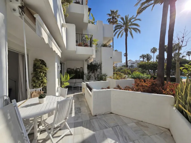 Apartment - Ground Floor Apartment в продаже в Estepona, Málaga. В доме 2 спален и 2 ванных комнат. Площадь дома 140 м²