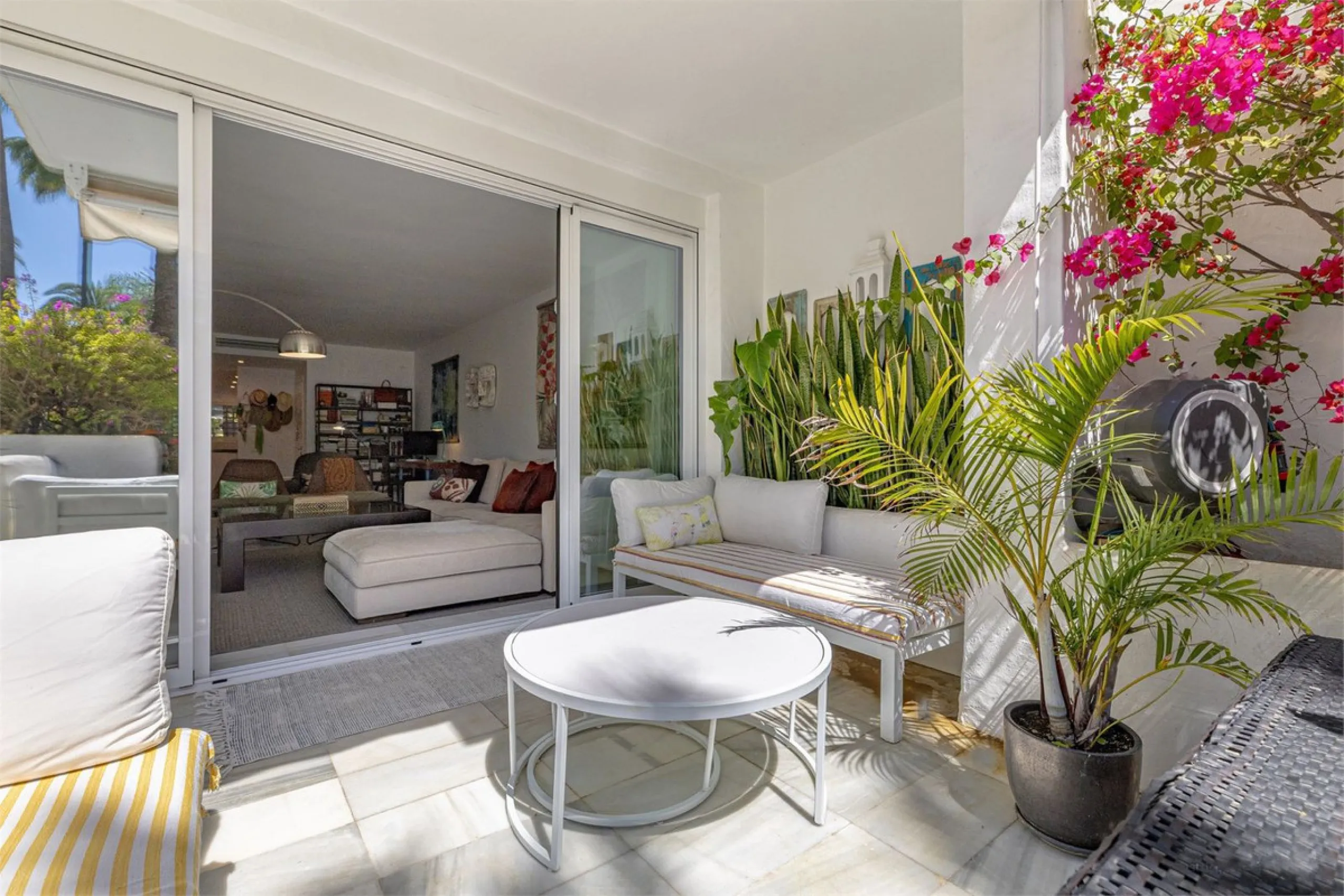 Apartment - Ground Floor Apartment в продаже в Estepona, Málaga. В доме 2 спален и 2 ванных комнат. Площадь дома 140 м²