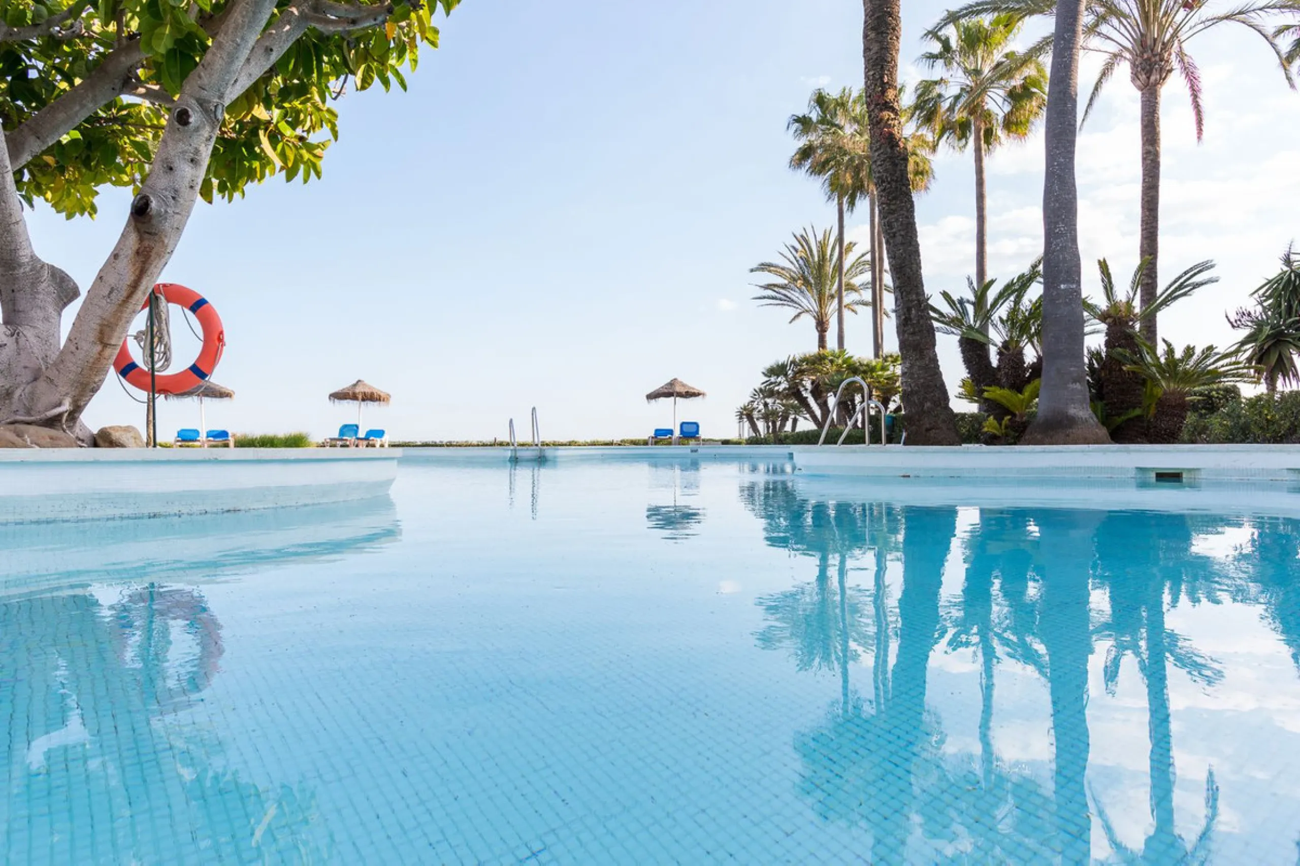 Apartment - Ground Floor Apartment в продаже в Estepona, Málaga. В доме 2 спален и 2 ванных комнат. Площадь дома 140 м²