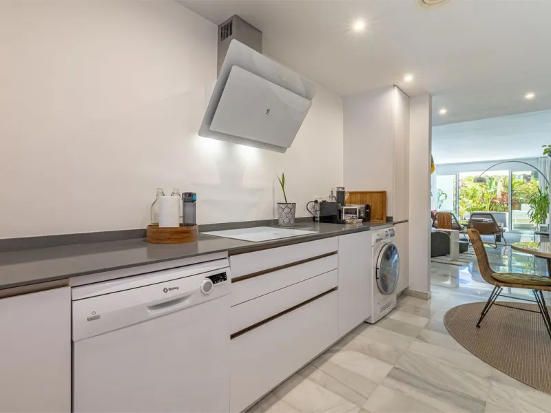 Apartment - Ground Floor Apartment в продаже в Estepona, Málaga. В доме 2 спален и 2 ванных комнат. Площадь дома 140 м²