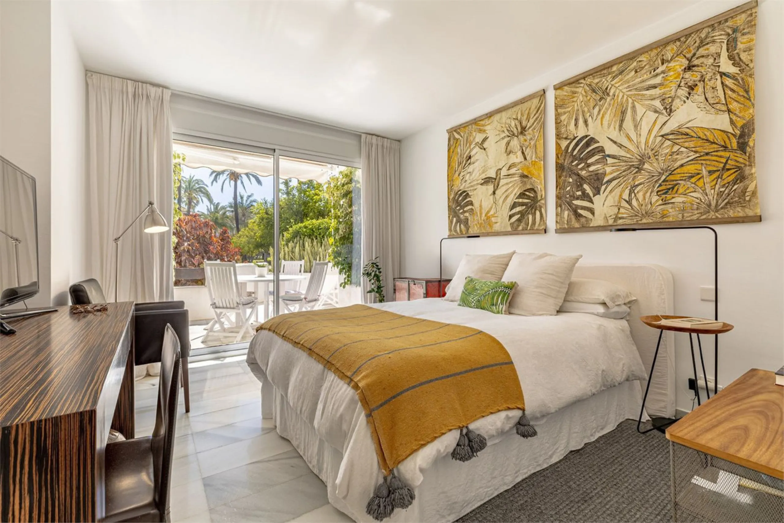 Apartment - Ground Floor Apartment в продаже в Estepona, Málaga. В доме 2 спален и 2 ванных комнат. Площадь дома 140 м²