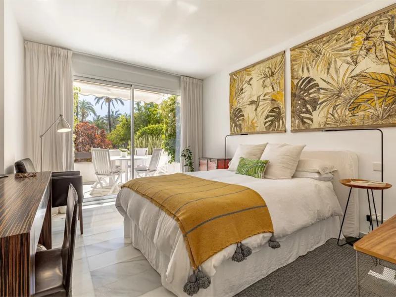 Apartment - Ground Floor Apartment в продаже в Estepona, Málaga. В доме 2 спален и 2 ванных комнат. Площадь дома 140 м²