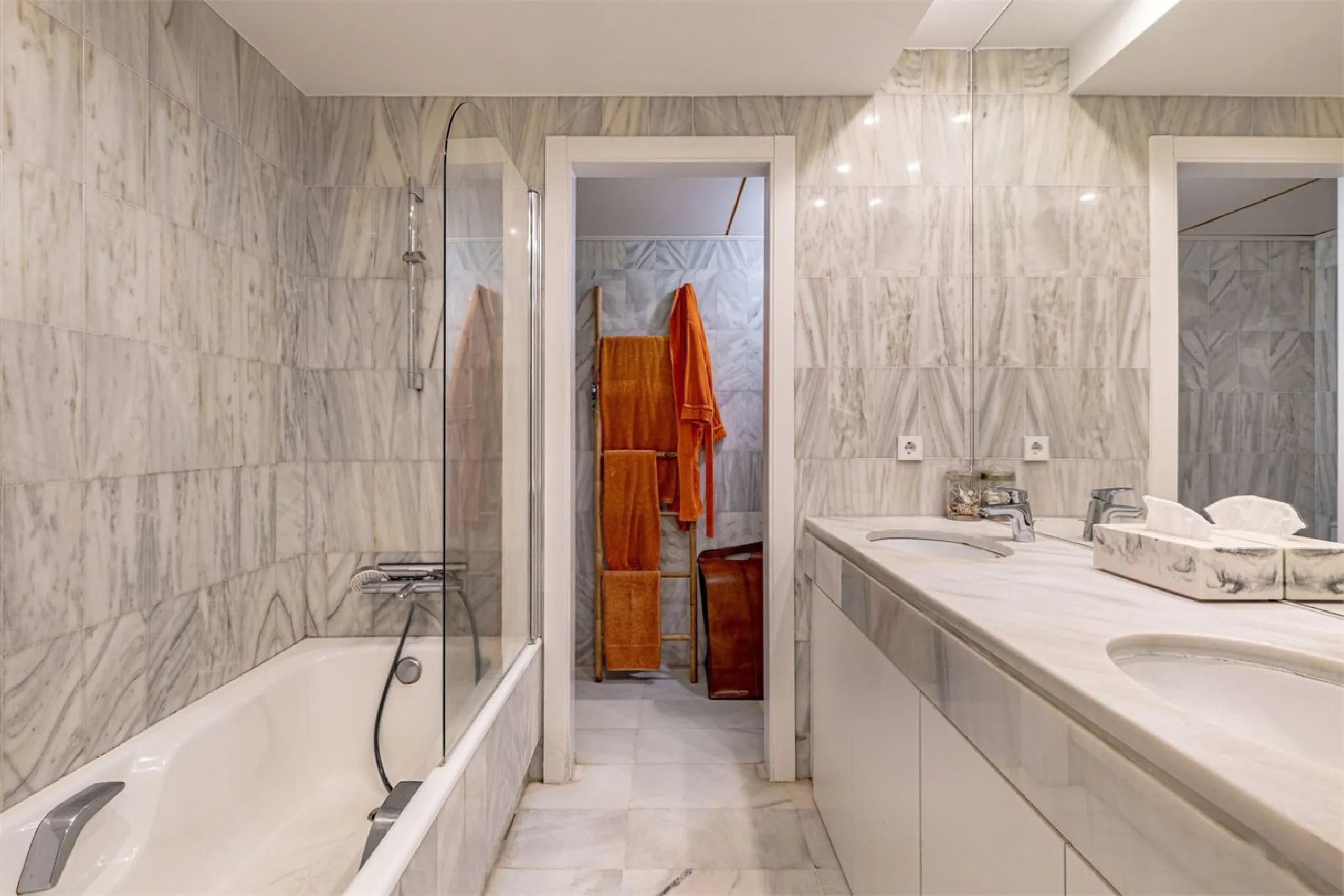 Apartment - Ground Floor Apartment в продаже в Estepona, Málaga. В доме 2 спален и 2 ванных комнат. Площадь дома 140 м²