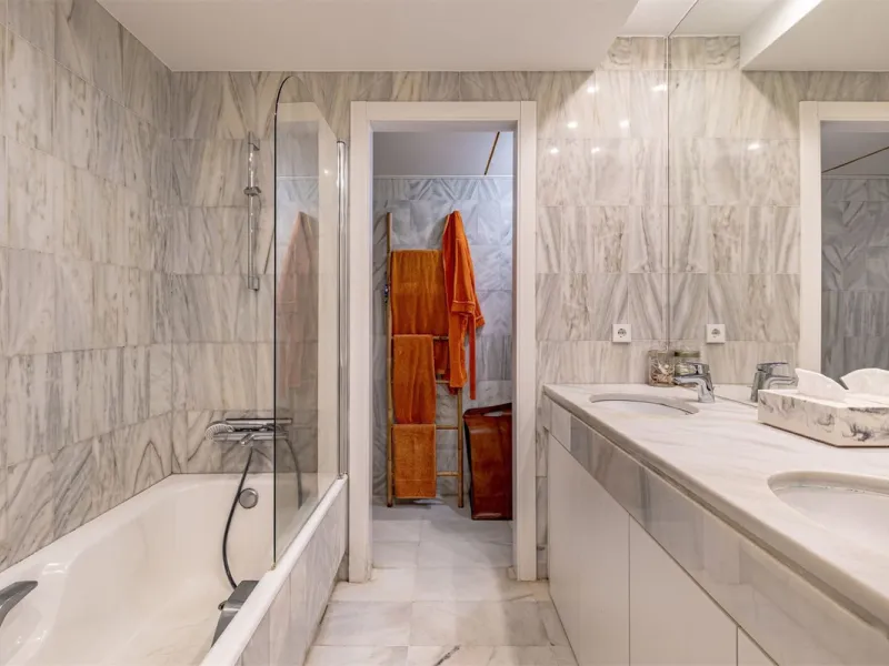 Apartment - Ground Floor Apartment в продаже в Estepona, Málaga. В доме 2 спален и 2 ванных комнат. Площадь дома 140 м²