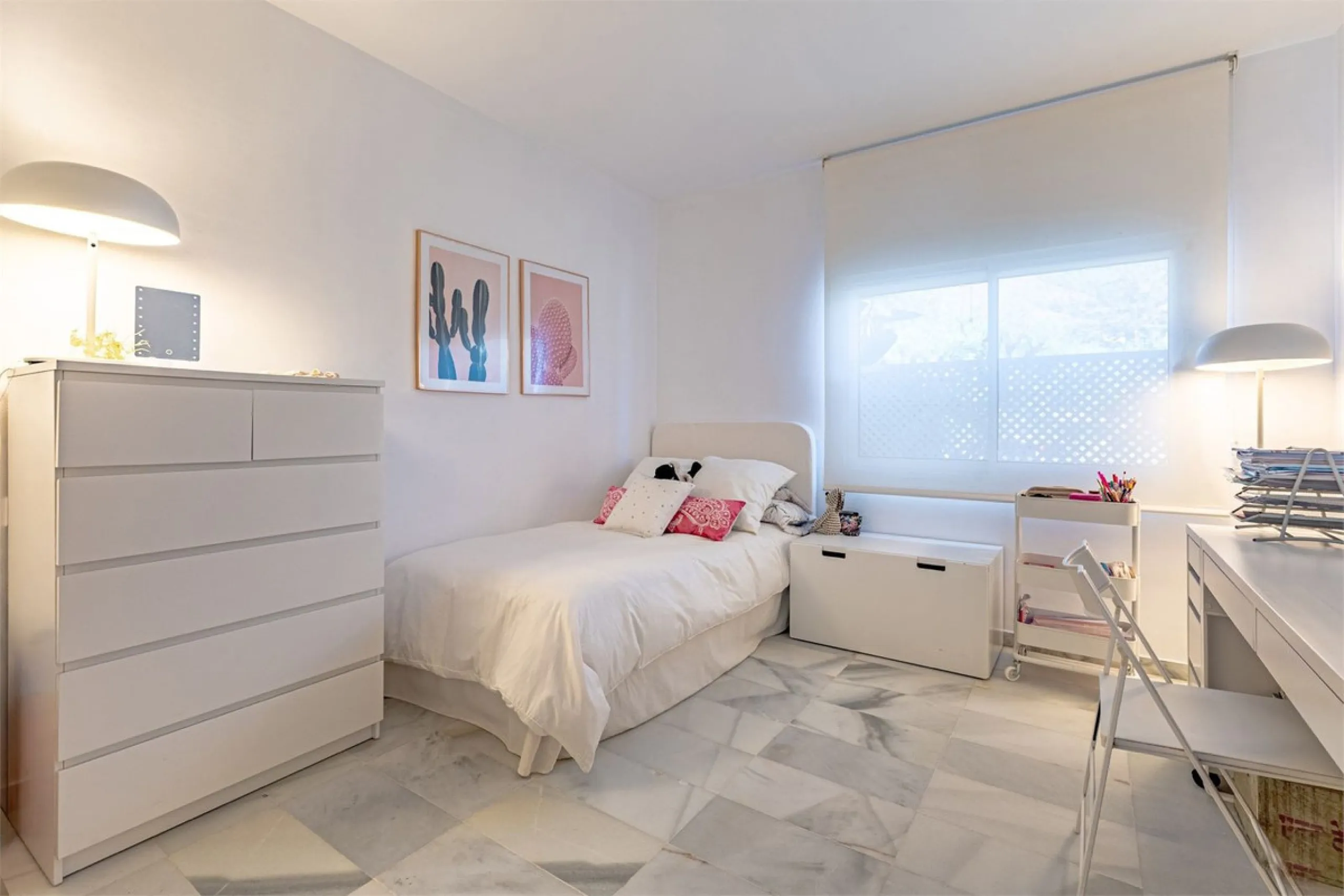 Apartment - Ground Floor Apartment в продаже в Estepona, Málaga. В доме 2 спален и 2 ванных комнат. Площадь дома 140 м²