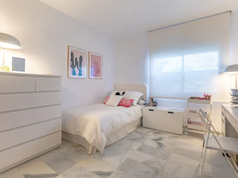 Apartment - Ground Floor Apartment в продаже в Estepona, Málaga. В доме 2 спален и 2 ванных комнат. Площадь дома 140 м²