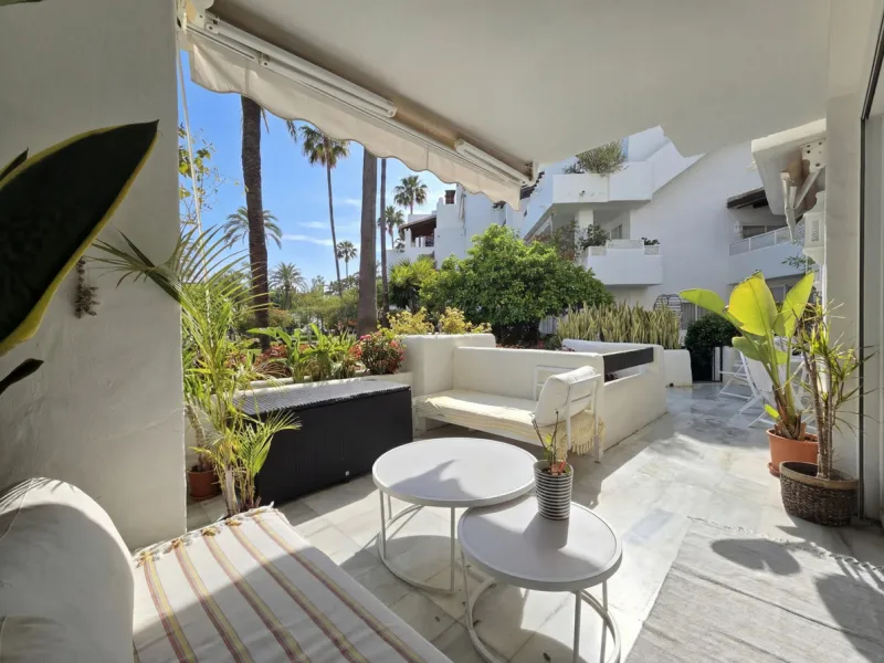 Apartment - Ground Floor Apartment в продаже в Estepona, Málaga. В доме 2 спален и 2 ванных комнат. Площадь дома 140 м²