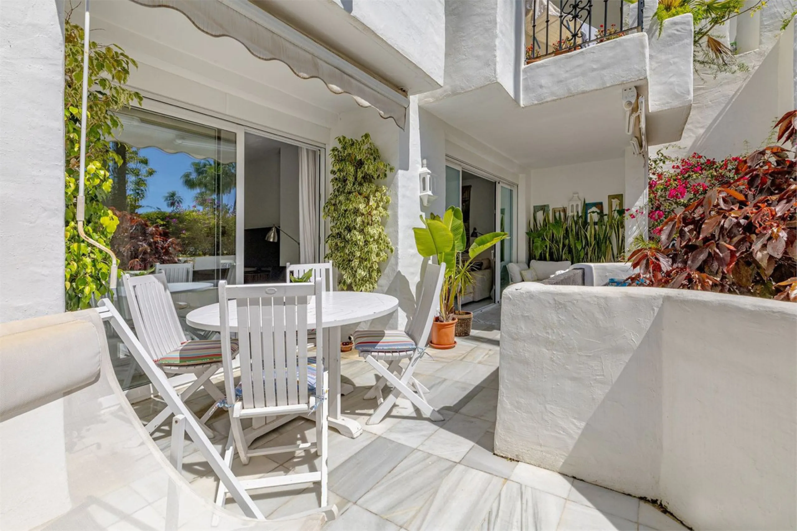 Apartment - Ground Floor Apartment в продаже в Estepona, Málaga. В доме 2 спален и 2 ванных комнат. Площадь дома 140 м²