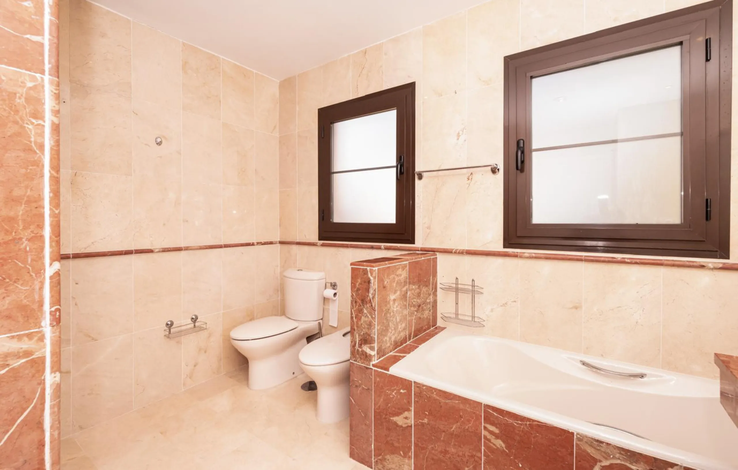 Stunning Refurbished 4-Bedroom Apartment in Immaculate Condition – Hacienda del Sol