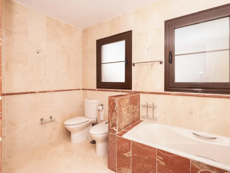 Stunning Refurbished 4-Bedroom Apartment in Immaculate Condition – Hacienda del Sol