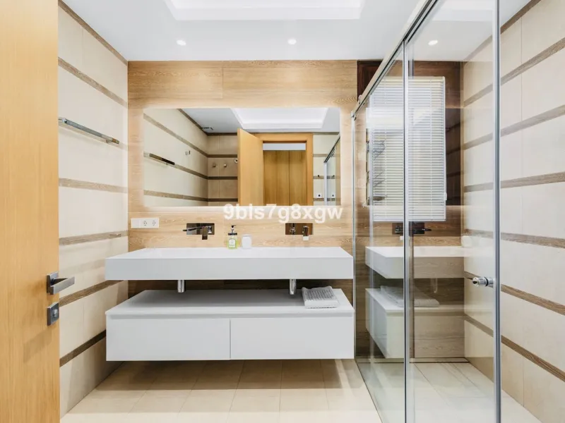 Apartment - Ground Floor Apartment в продаже в Benahavís, Málaga. В доме 3 спален и 3 ванных комнат. Площадь дома 135 м². Площадь участка 393 м²