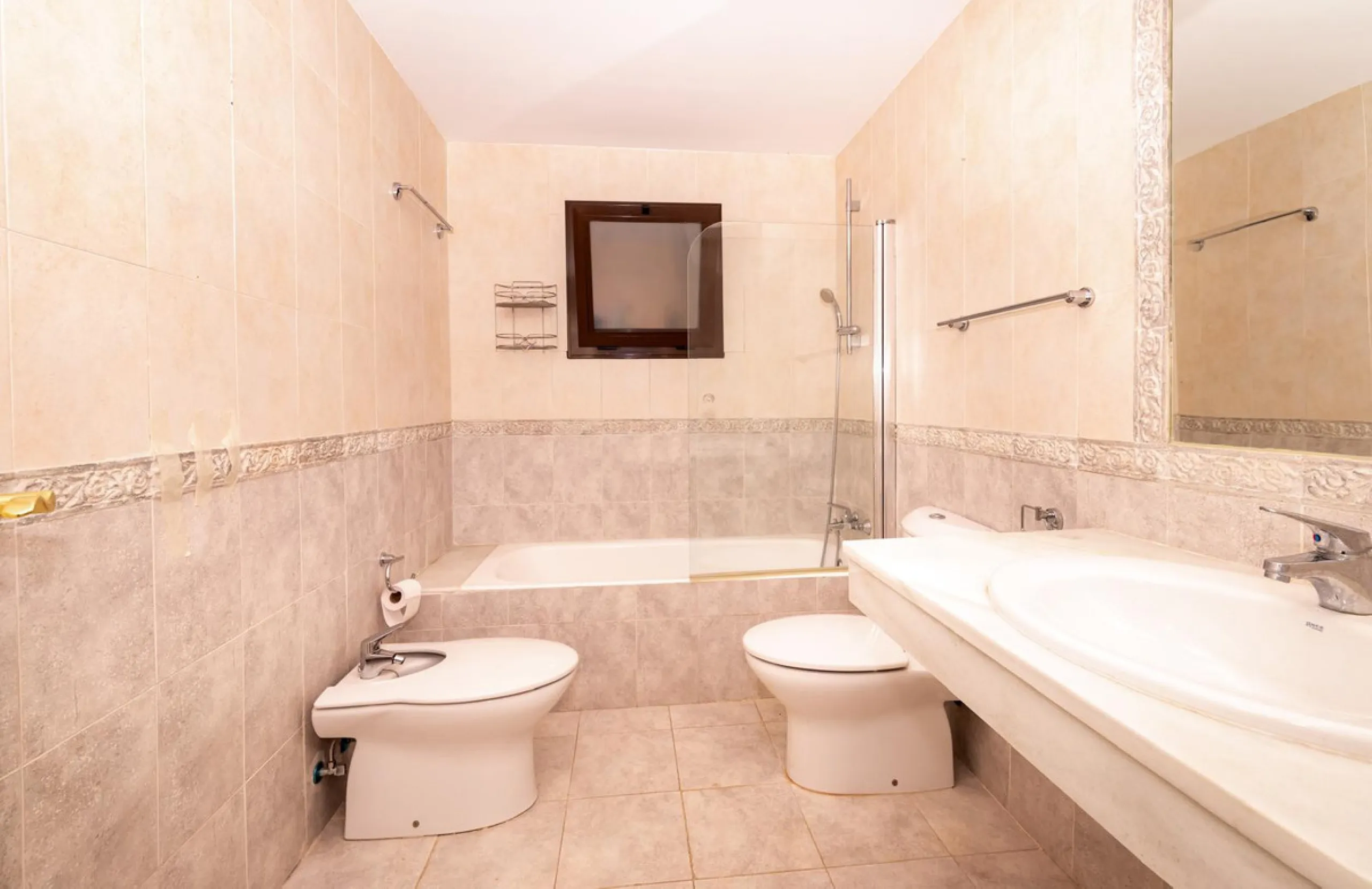 Stunning Refurbished 4-Bedroom Apartment in Immaculate Condition – Hacienda del Sol