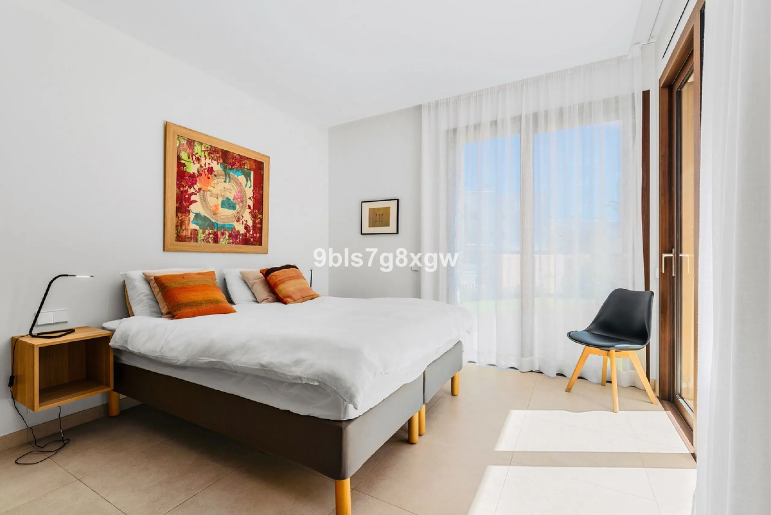 Apartment - Ground Floor Apartment в продаже в Benahavís, Málaga. В доме 3 спален и 3 ванных комнат. Площадь дома 135 м². Площадь участка 393 м²