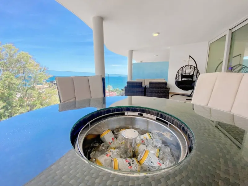 Apartment Las Olas is a modern 2 bedroom 2 bathroom apartment in The Wave Fuengirola. It is a recent build with contemporary design and sea views. The property includes a private terrace underground parking and a storage room. Air conditioning is installe