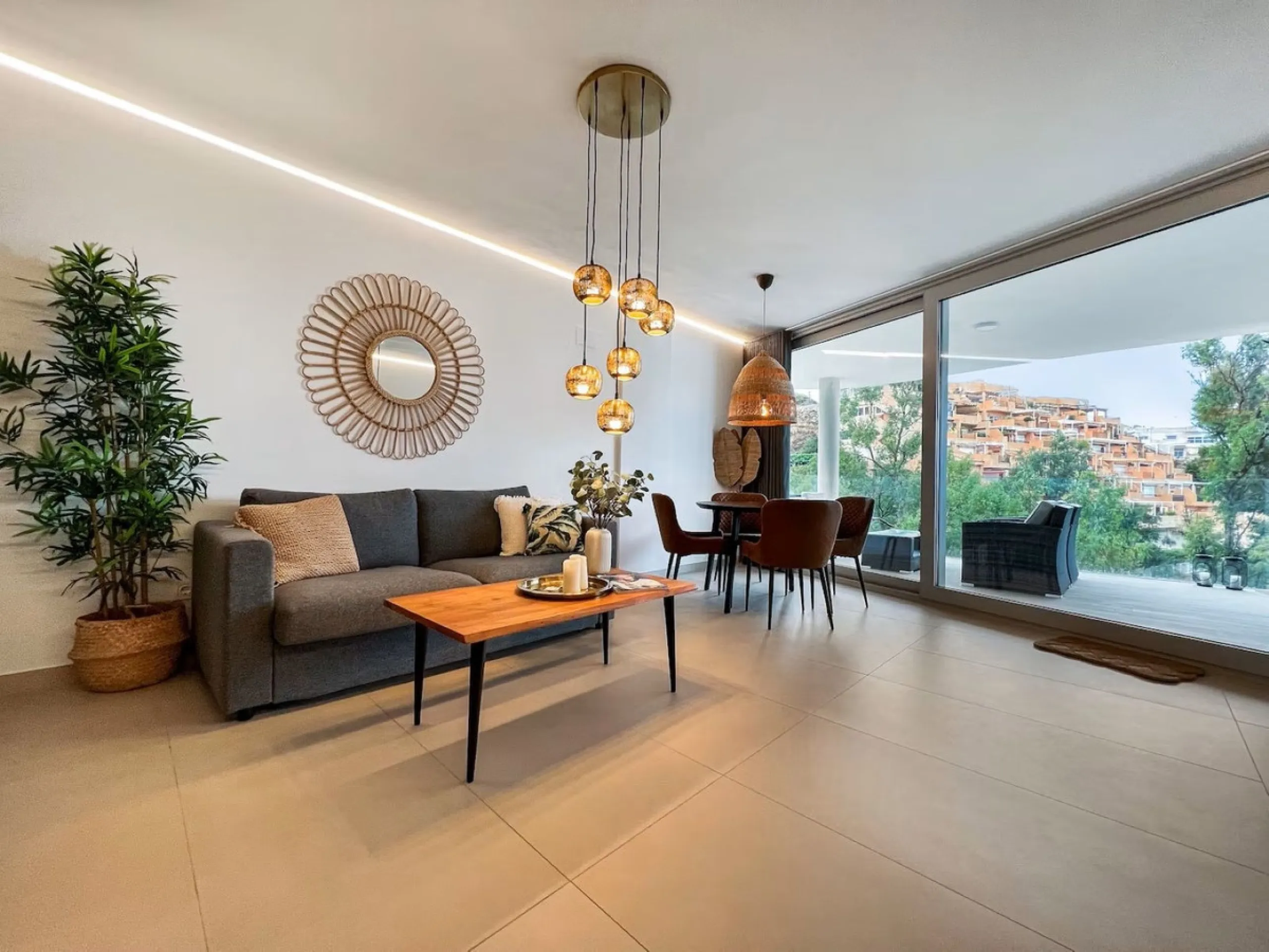 Apartment Las Olas is a modern 2 bedroom 2 bathroom apartment in The Wave Fuengirola. It is a recent build with contemporary design and sea views. The property includes a private terrace underground parking and a storage room. Air conditioning is installe