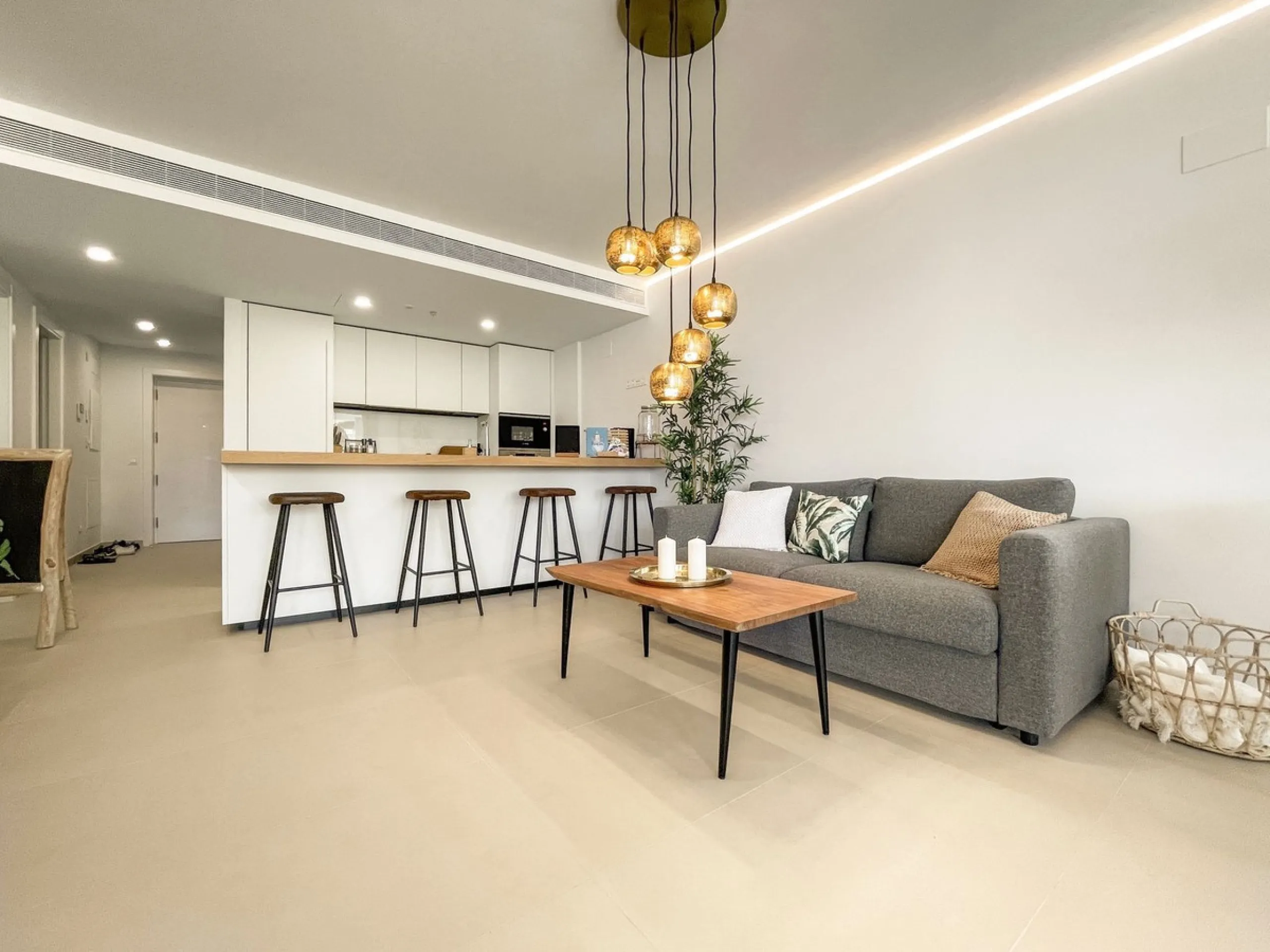 Apartment Las Olas is a modern 2 bedroom 2 bathroom apartment in The Wave Fuengirola. It is a recent build with contemporary design and sea views. The property includes a private terrace underground parking and a storage room. Air conditioning is installe