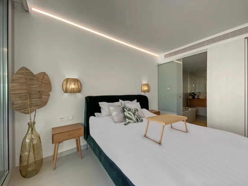 Apartment Las Olas is a modern 2 bedroom 2 bathroom apartment in The Wave Fuengirola. It is a recent build with contemporary design and sea views. The property includes a private terrace underground parking and a storage room. Air conditioning is installe
