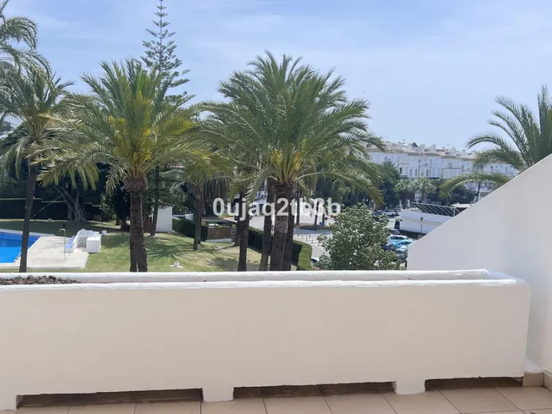 Apartment - Duplex в продаже в Marbella, Málaga. В доме 4 спален и 4 ванных комнат. Площадь дома 216 м²