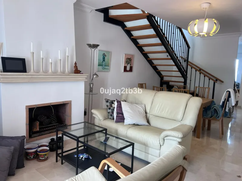 Apartment - Duplex в продаже в Marbella, Málaga. В доме 4 спален и 4 ванных комнат. Площадь дома 216 м²