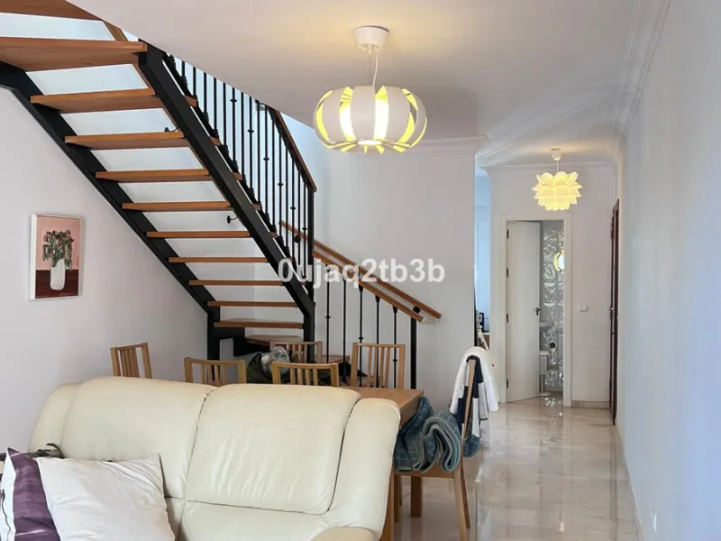 Apartment - Duplex в продаже в Marbella, Málaga. В доме 4 спален и 4 ванных комнат. Площадь дома 216 м²