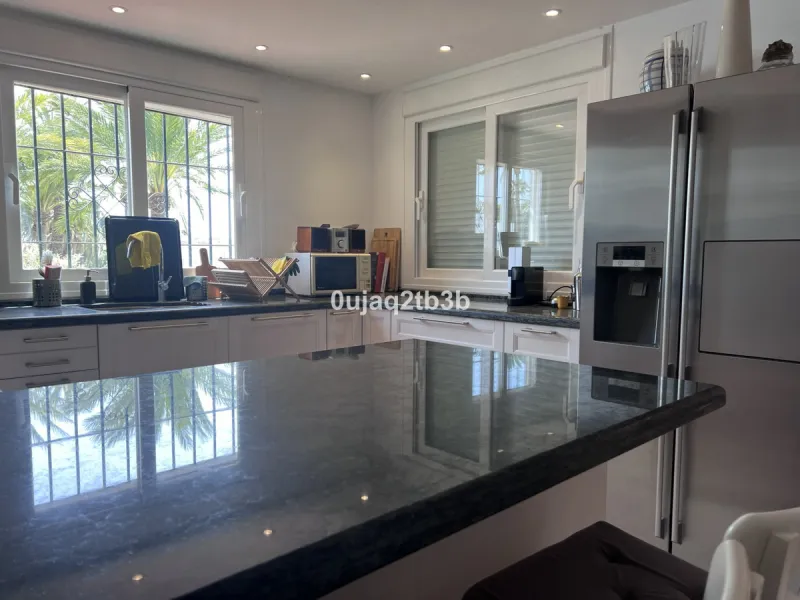 Apartment - Duplex в продаже в Marbella, Málaga. В доме 4 спален и 4 ванных комнат. Площадь дома 216 м²
