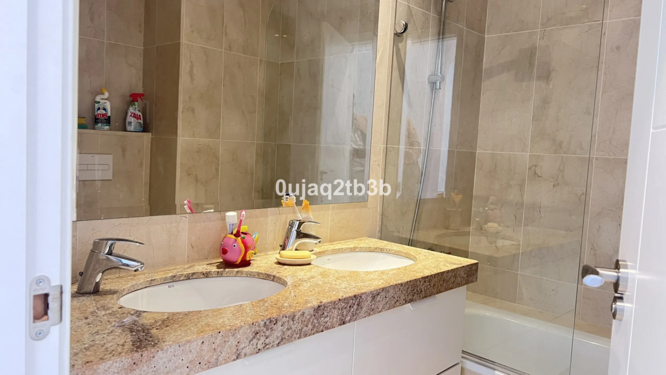 Apartment - Duplex в продаже в Marbella, Málaga. В доме 4 спален и 4 ванных комнат. Площадь дома 216 м²