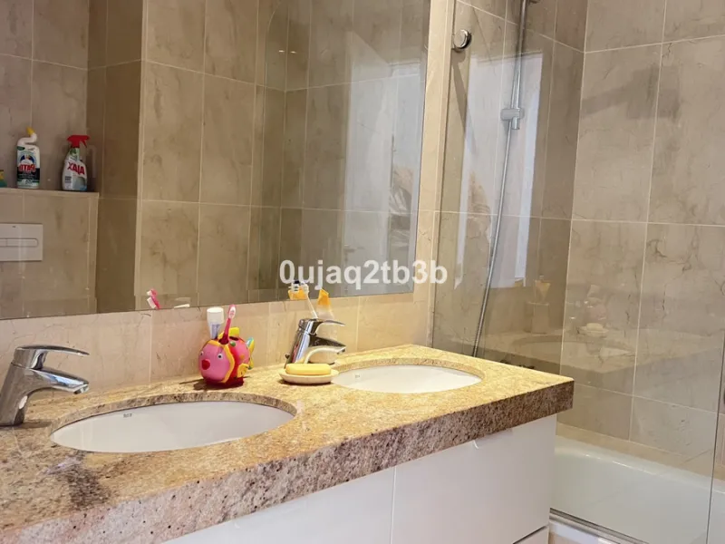 Apartment - Duplex в продаже в Marbella, Málaga. В доме 4 спален и 4 ванных комнат. Площадь дома 216 м²