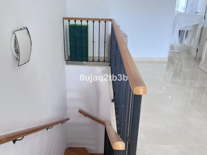 Apartment - Duplex в продаже в Marbella, Málaga. В доме 4 спален и 4 ванных комнат. Площадь дома 216 м²