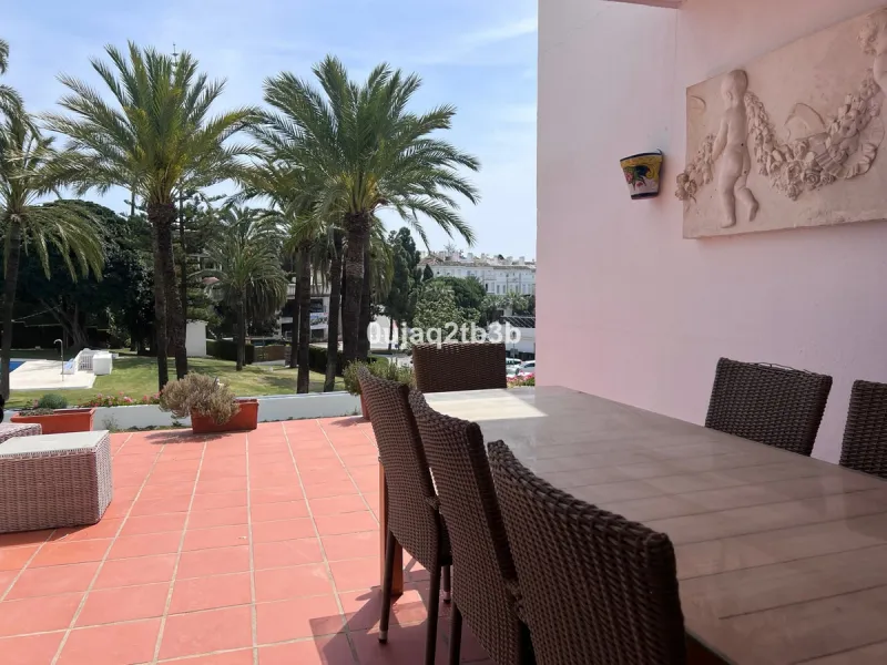 Apartment - Duplex в продаже в Marbella, Málaga. В доме 4 спален и 4 ванных комнат. Площадь дома 216 м²