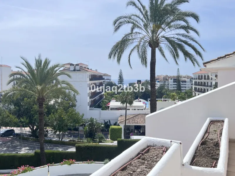 Apartment - Duplex в продаже в Marbella, Málaga. В доме 4 спален и 4 ванных комнат. Площадь дома 216 м²