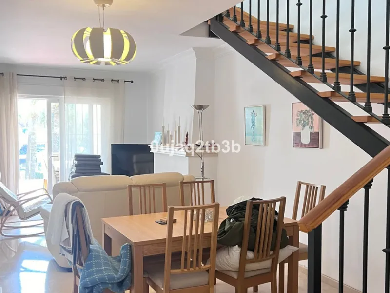 Apartment - Duplex в продаже в Marbella, Málaga. В доме 4 спален и 4 ванных комнат. Площадь дома 216 м²