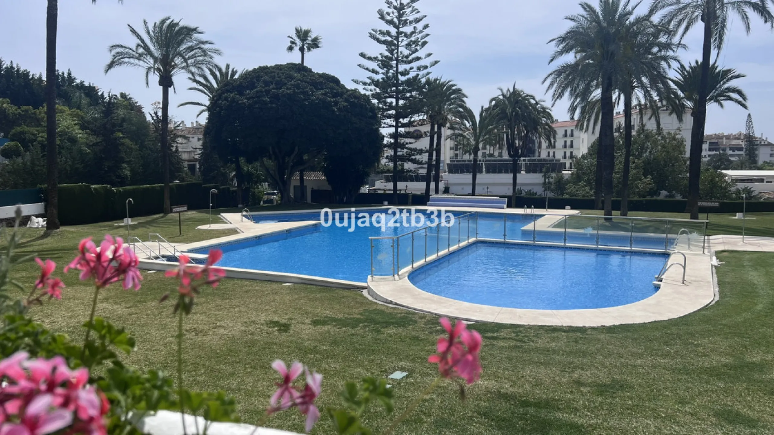 Apartment - Duplex в продаже в Marbella, Málaga. В доме 4 спален и 4 ванных комнат. Площадь дома 216 м²