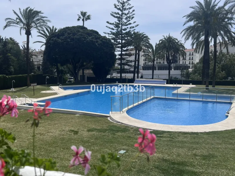 Apartment - Duplex в продаже в Marbella, Málaga. В доме 4 спален и 4 ванных комнат. Площадь дома 216 м²