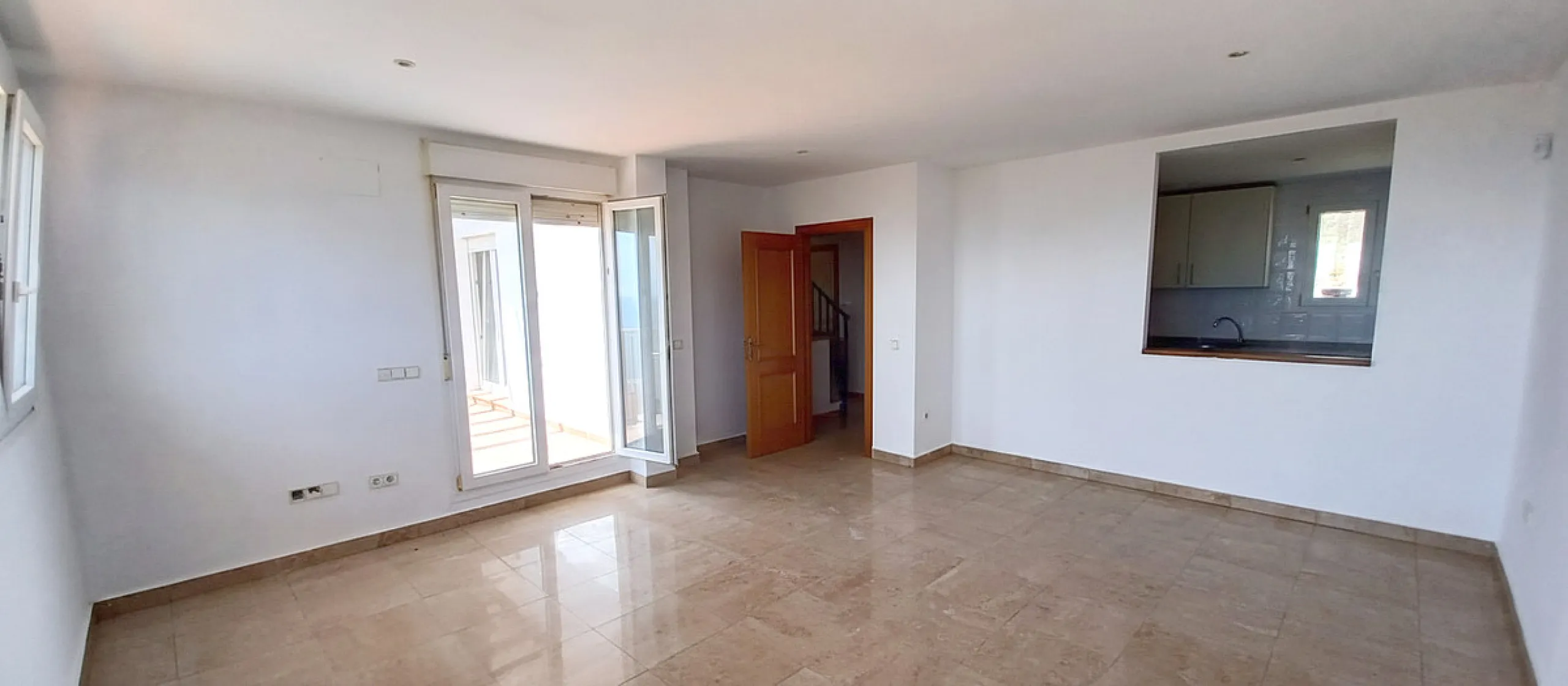 Apartment - Penthouse Duplex в продаже в Manilva, Málaga. В доме 3 спален и 3 ванных комнат. Площадь дома 125 м²