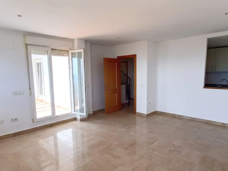 Apartment - Penthouse Duplex в продаже в Manilva, Málaga. В доме 3 спален и 3 ванных комнат. Площадь дома 125 м²