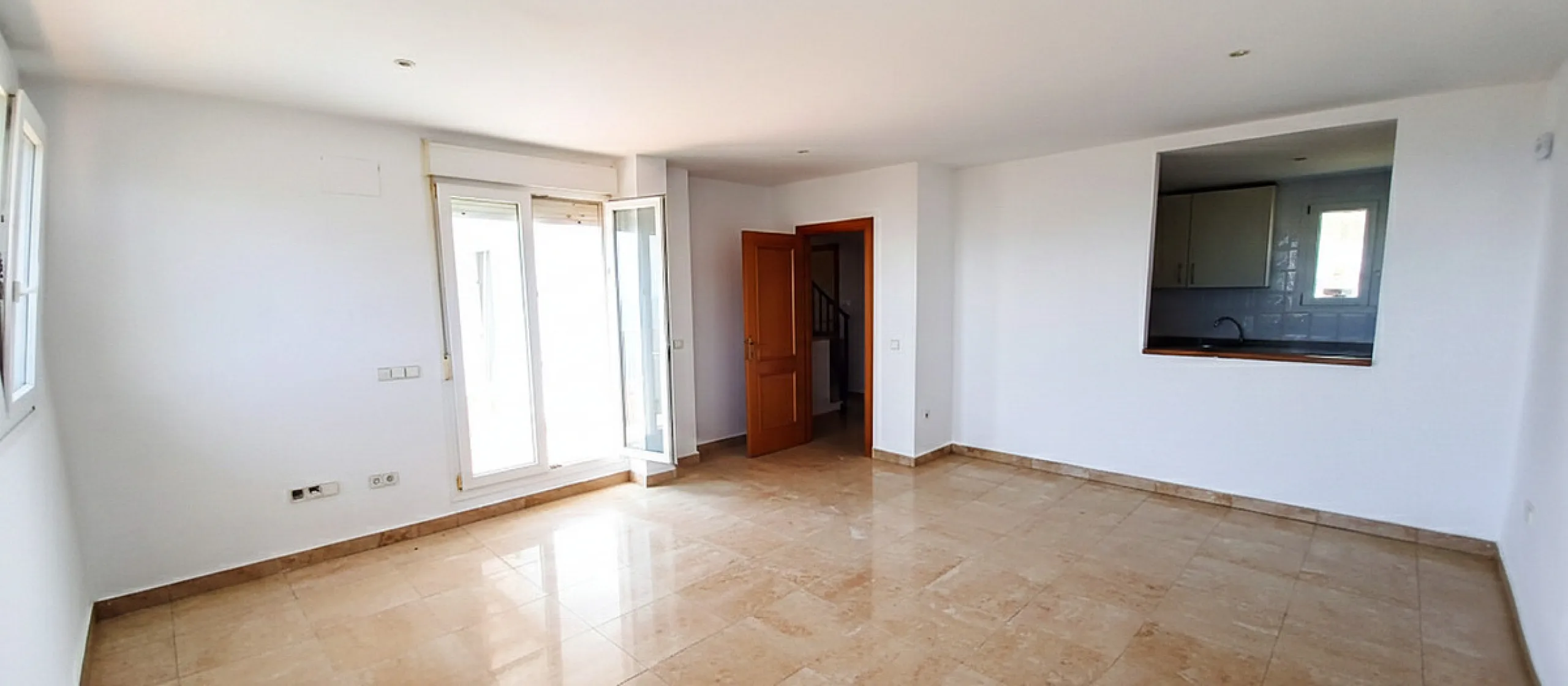 Apartment - Penthouse Duplex в продаже в Manilva, Málaga. В доме 3 спален и 3 ванных комнат. Площадь дома 125 м²