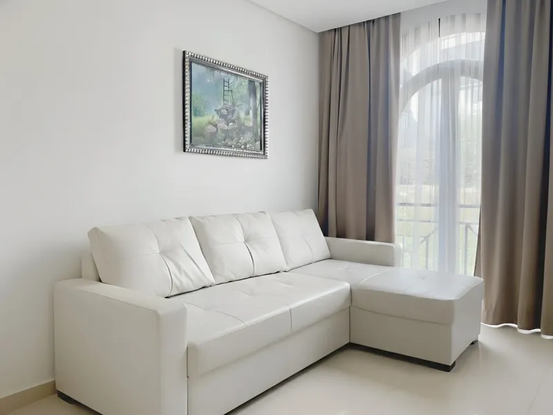 Boasting breathtaking frontal sea views that reach as far as Gibraltar and the African coast, and with direct access to the beach, this exclusive frontline apartment is located in the prestigious Doncella Beach development, in the sought-after Seghers are