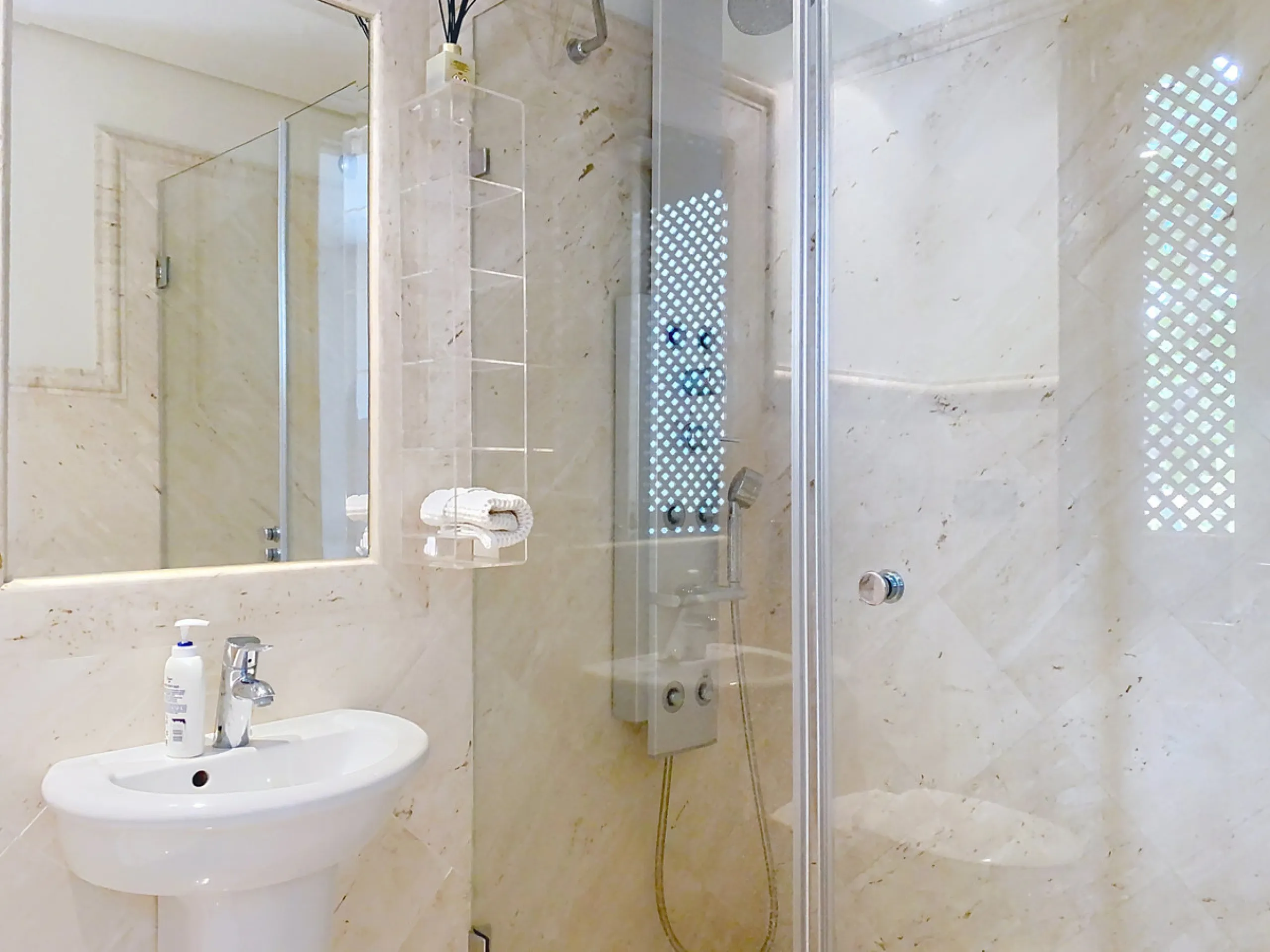 Boasting breathtaking frontal sea views that reach as far as Gibraltar and the African coast, and with direct access to the beach, this exclusive frontline apartment is located in the prestigious Doncella Beach development, in the sought-after Seghers are