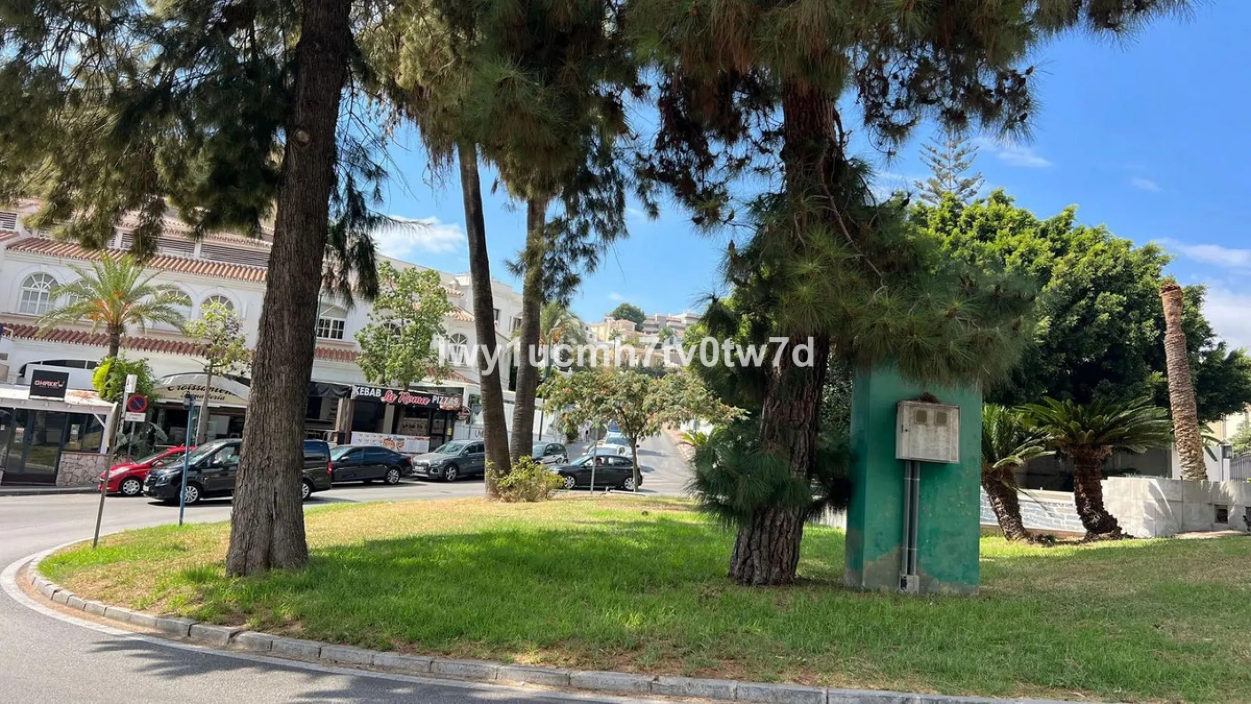 MAGNIFICENT APARTMENT WITH OPEN VIEWS JUST 5 MINUTES FROM THE BEACH