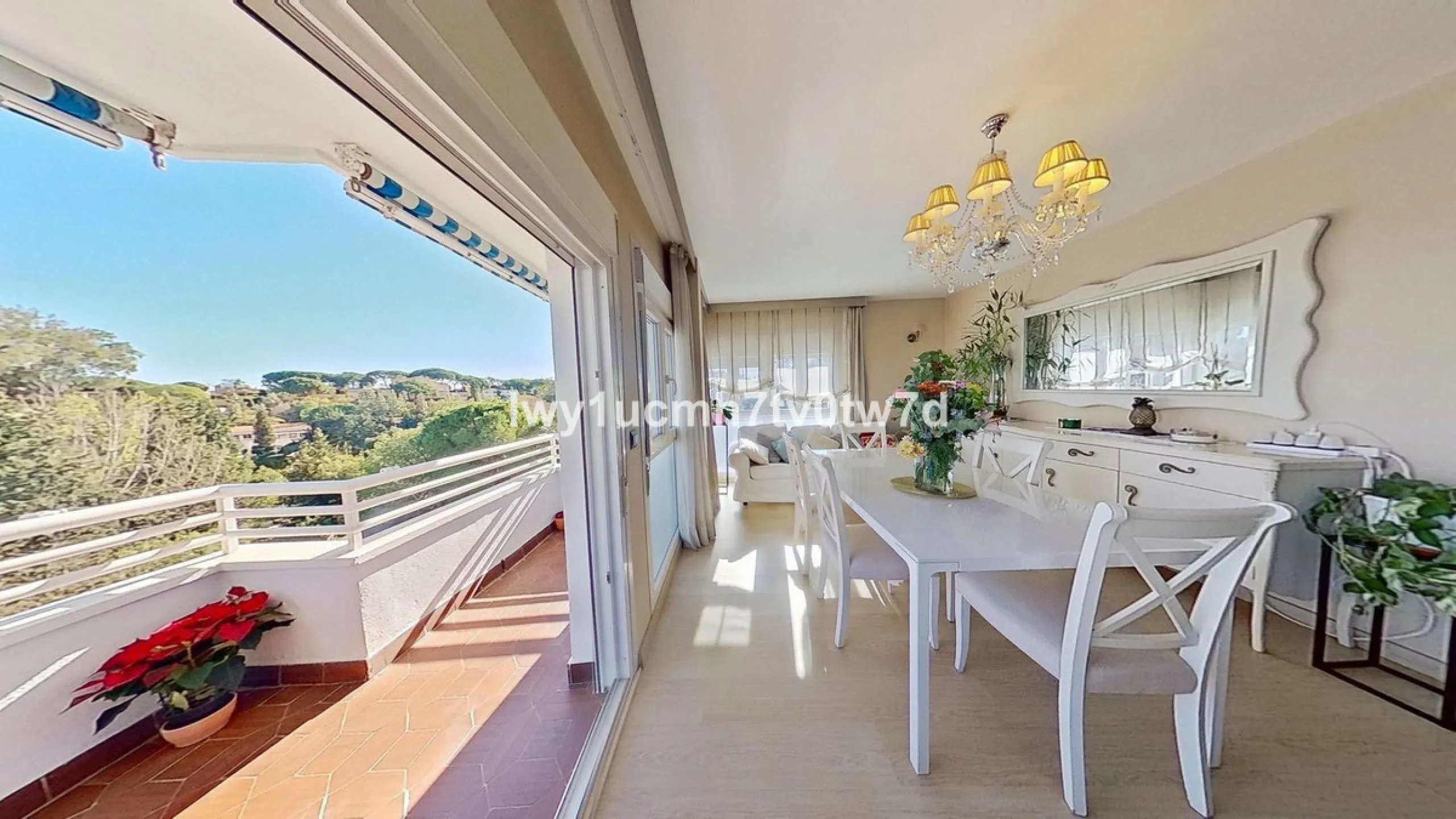 MAGNIFICENT APARTMENT WITH OPEN VIEWS JUST 5 MINUTES FROM THE BEACH