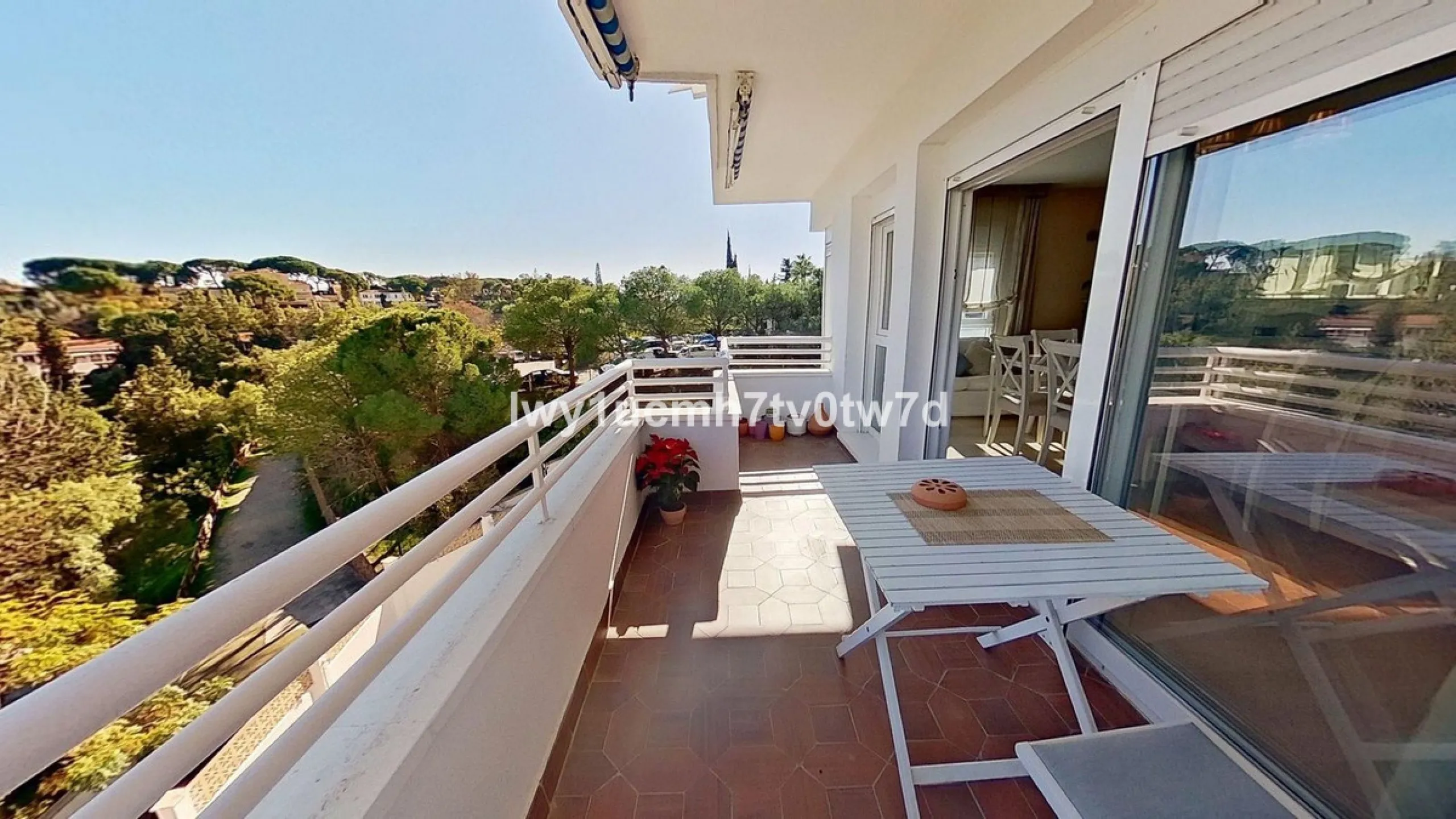 MAGNIFICENT APARTMENT WITH OPEN VIEWS JUST 5 MINUTES FROM THE BEACH