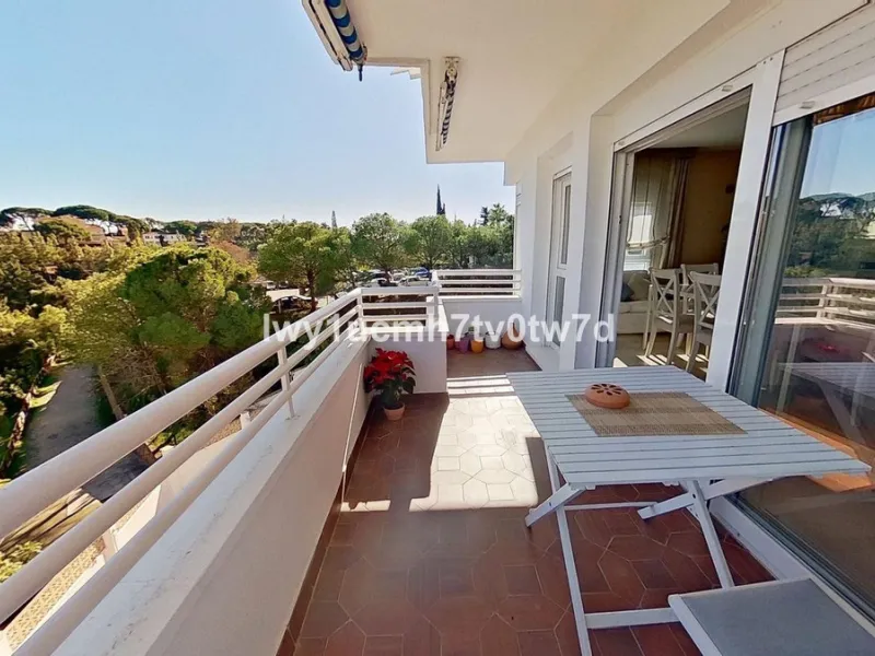 MAGNIFICENT APARTMENT WITH OPEN VIEWS JUST 5 MINUTES FROM THE BEACH