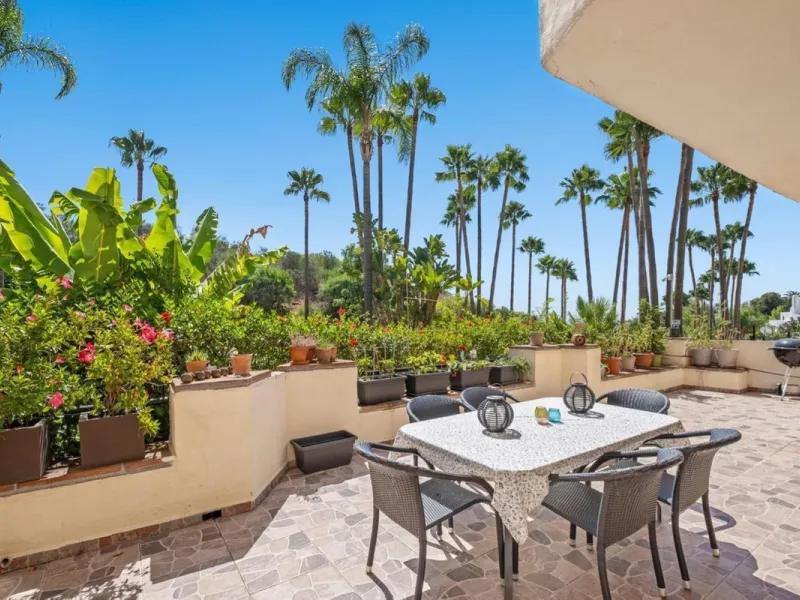 Spacious apartment in Las Cascadas on Marbella's Golden Mile.