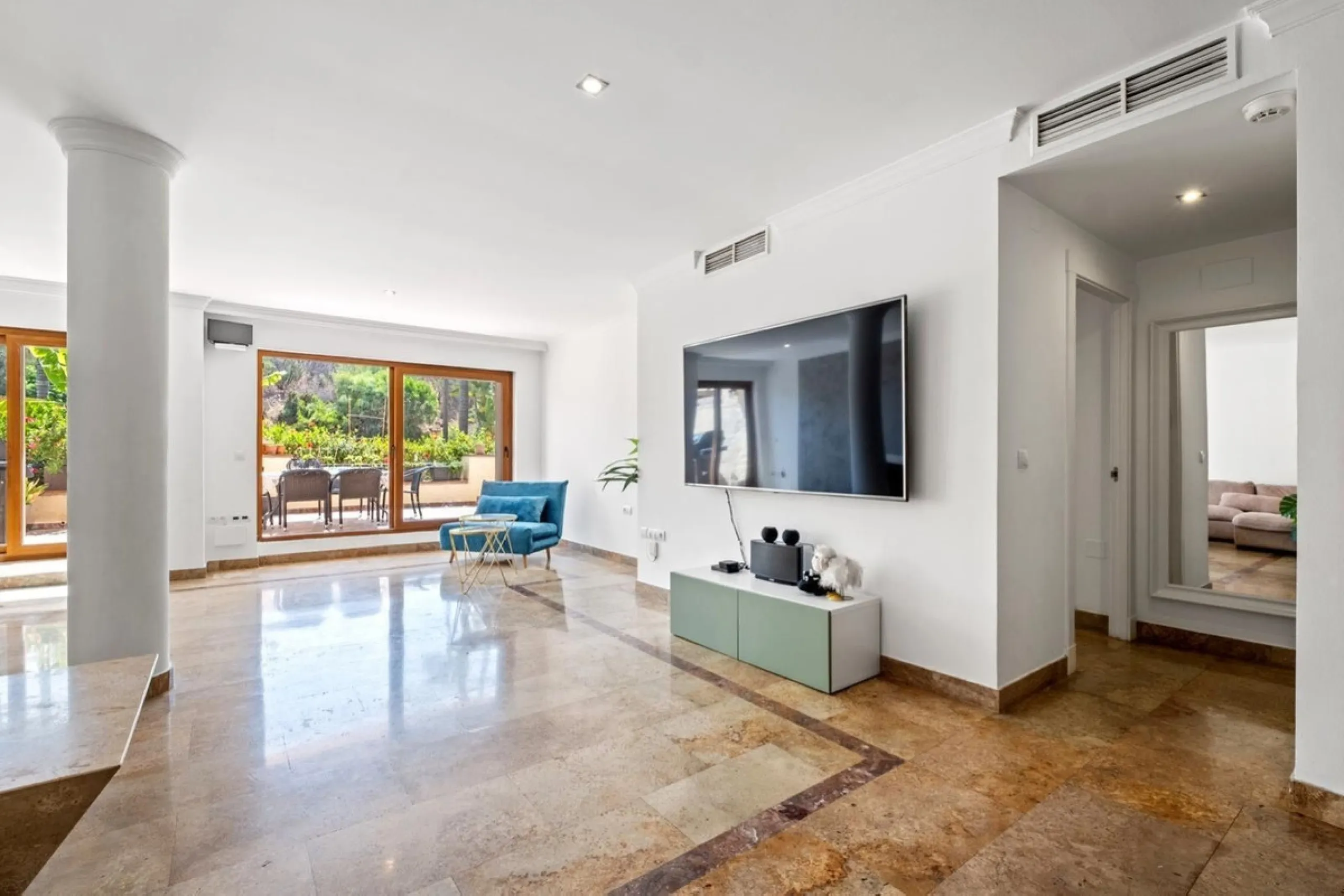 Spacious apartment in Las Cascadas on Marbella's Golden Mile.