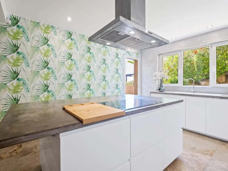 Spacious apartment in Las Cascadas on Marbella's Golden Mile.