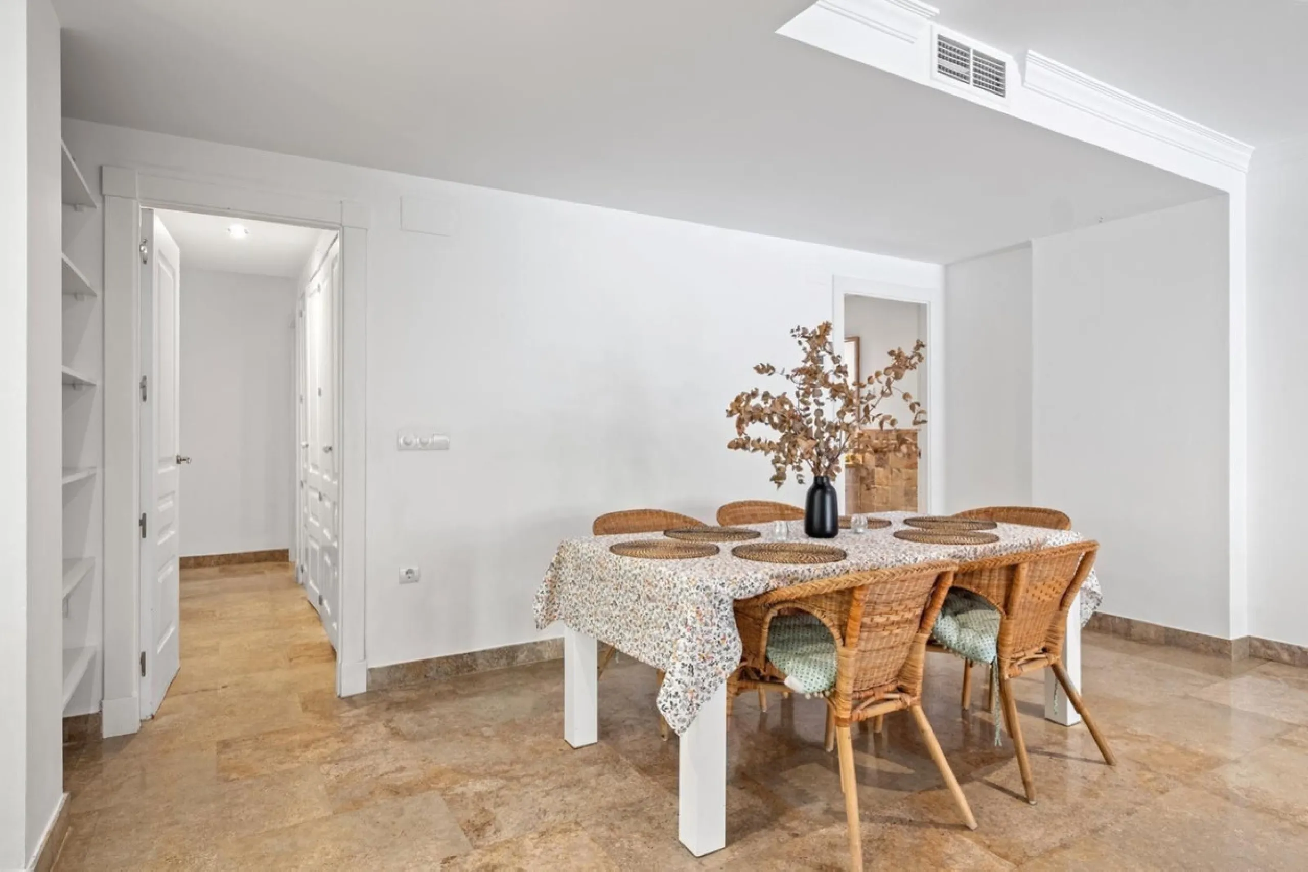 Spacious apartment in Las Cascadas on Marbella's Golden Mile.
