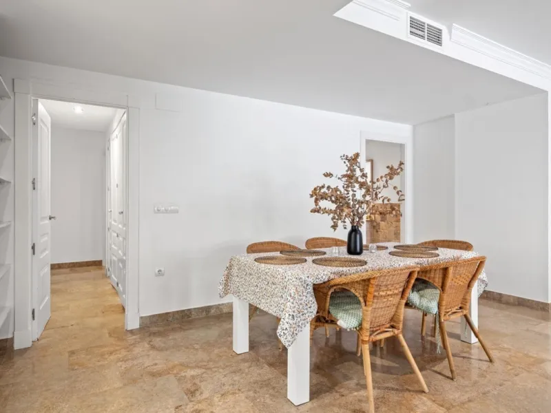 Spacious apartment in Las Cascadas on Marbella's Golden Mile.