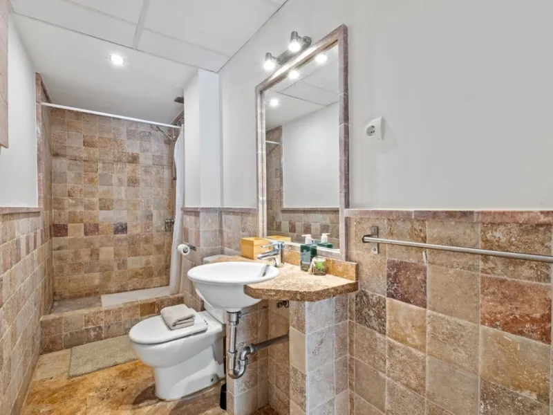 Spacious apartment in Las Cascadas on Marbella's Golden Mile.