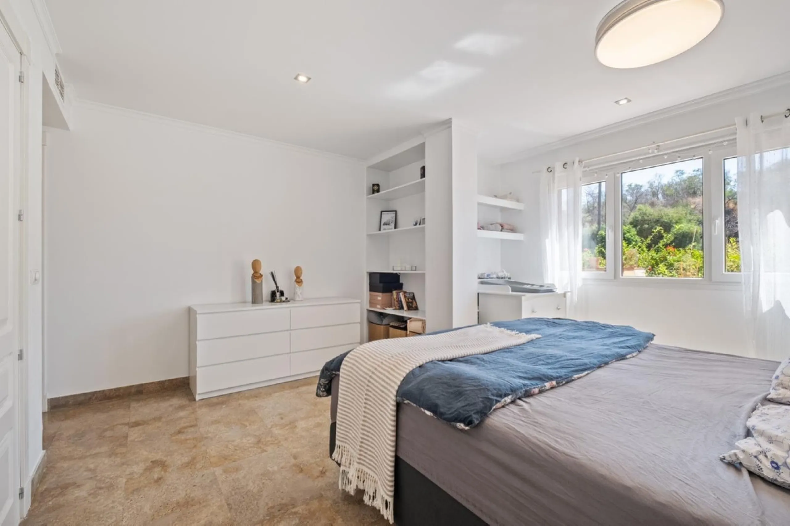 Spacious apartment in Las Cascadas on Marbella's Golden Mile.