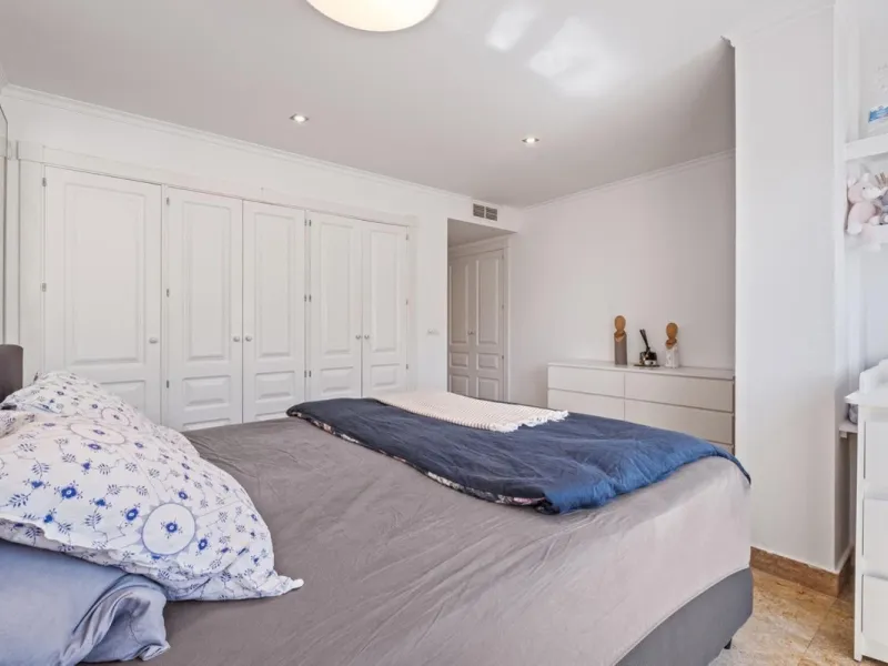 Spacious apartment in Las Cascadas on Marbella's Golden Mile.